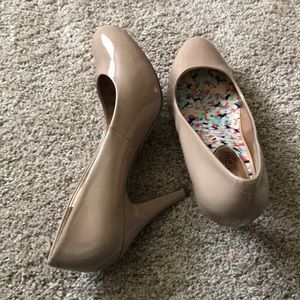 Madden Girl nude pumps